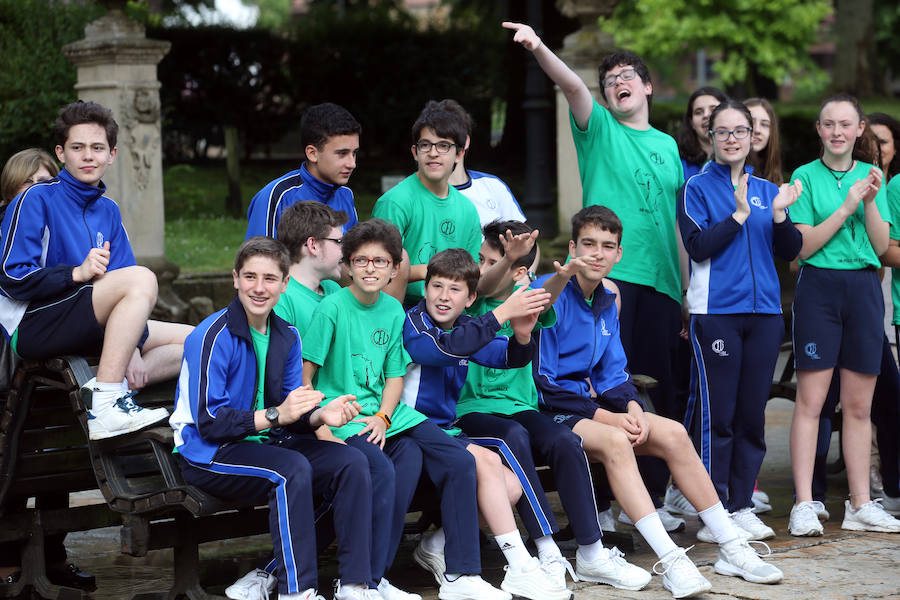 Decenas de niños del colegio de La Milagrosa participaron en una prueba deportiva en el centro de Oviedo 