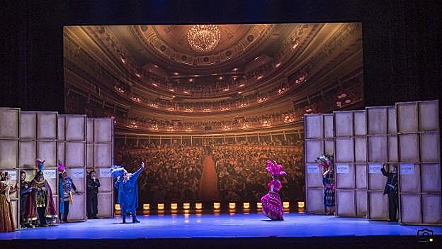 Tercer cuadro de la zarzuela, en el que el escenario se convierte en el propio Teatro Campoamor. 