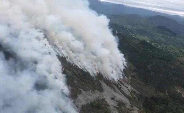 El incendio de la sierra Sollera, visto desde el aire