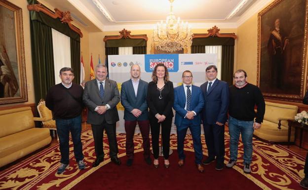 Desde la izquierda, Graciano Montes, Ángel Jiménez, Óscar Fernández, Belén Rodríguez de Alba, Javier Iglesias, Carlos Gómez y Felipe Sánchez.