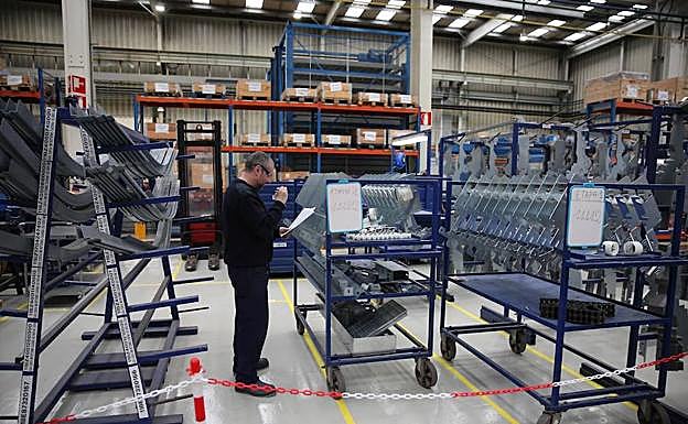 La planta de escaleras mecánicas y pasarelas rodantes en la planta ThyssenKrupp Norte de La Pereda. 