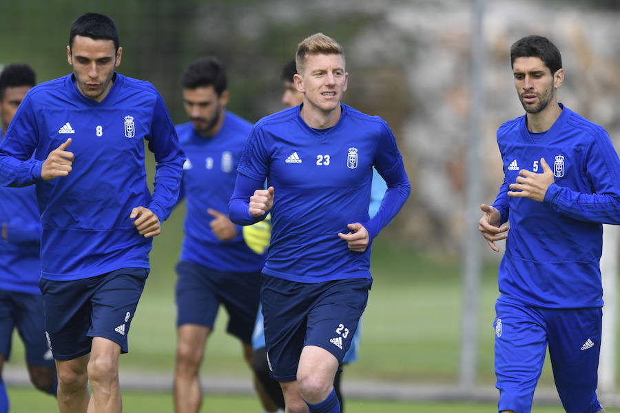 El Real Oviedo se prepara en El Requexón para el enfrentamiento contra el Málaga del próximo lunes