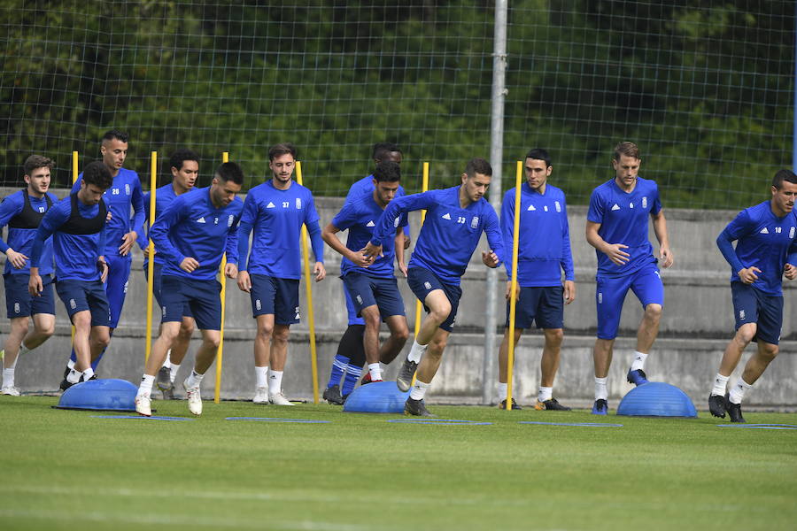 El Real Oviedo se prepara en El Requexón para el enfrentamiento contra el Málaga del próximo lunes