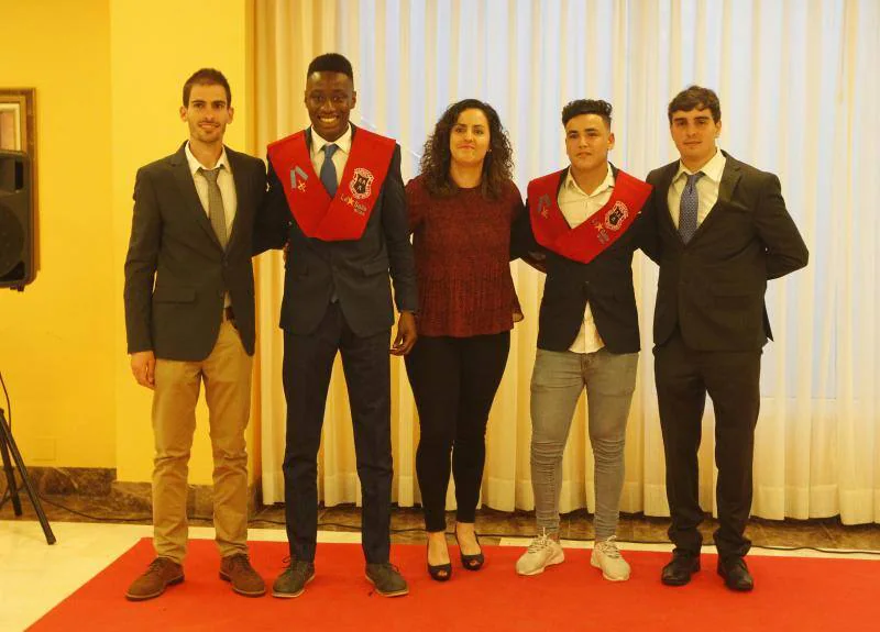 Colegios e institutos de la ciudad celebraron los actos de graduación de los alumnos de Segundo de Bachillerato.