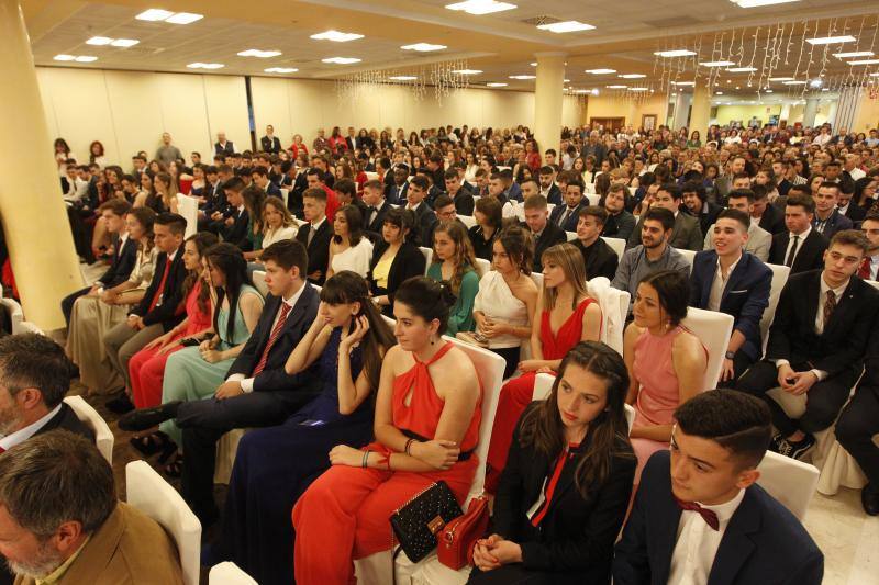 Colegios e institutos de la ciudad celebraron los actos de graduación de los alumnos de Segundo de Bachillerato.