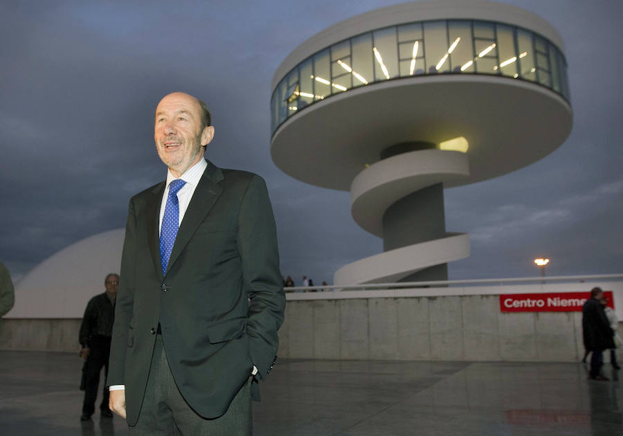 Rubalcaba, en una visita el centro Óscar Niemeyer de Avilés
