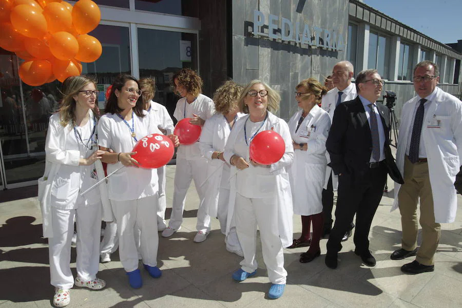 Los pequeños pacientes del Hospital Universitario Central de Asturias han plasmado sus deseos en globos aerostáticos en una jornada muy especial.