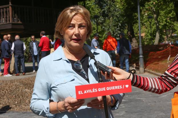 La alcaldesa ayer en El Carbayedo. 