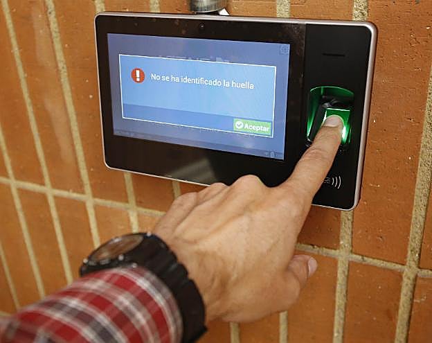 Un identificador de huellas del Hospital de Jove. 