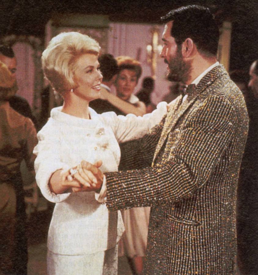 La leyenda de Hollywood y reconocida por la canción «Qué será, será», fallece a sus 97 años. 