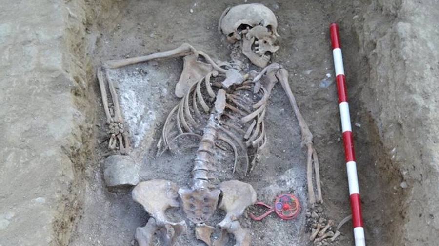 La madre que fue fusilada durante la Guerra Civil llevando el sonajero de su hijo