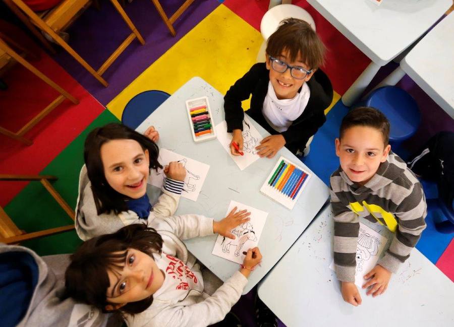 Los niños de varios colegios de la capital asturiana disfrutaron de una animada jornada, a la que también asistió la delegada del Gobierno en Asturias Delia Losa.