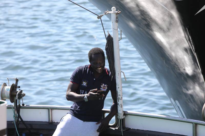 Los barcos avilesinos 'Berriz Amatxo' y 'Esmeralda Tercero' zarparon ayer a la costera del bonito con rumbo a las Azores, donde los bonitos suelen encontrarse en este momento. En los últimos años, las primeras capturas han tenido el premio de un precio más alto por el que ya se conoce como 'campanu' de la mar. 