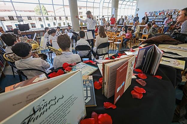 Concierto en la biblioteca Bances Candamo. :: MARIETA
