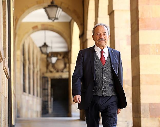 Wenceslao López, candidato a la Alcaldía por el PSOE, ayer, en el Ayuntamiento.