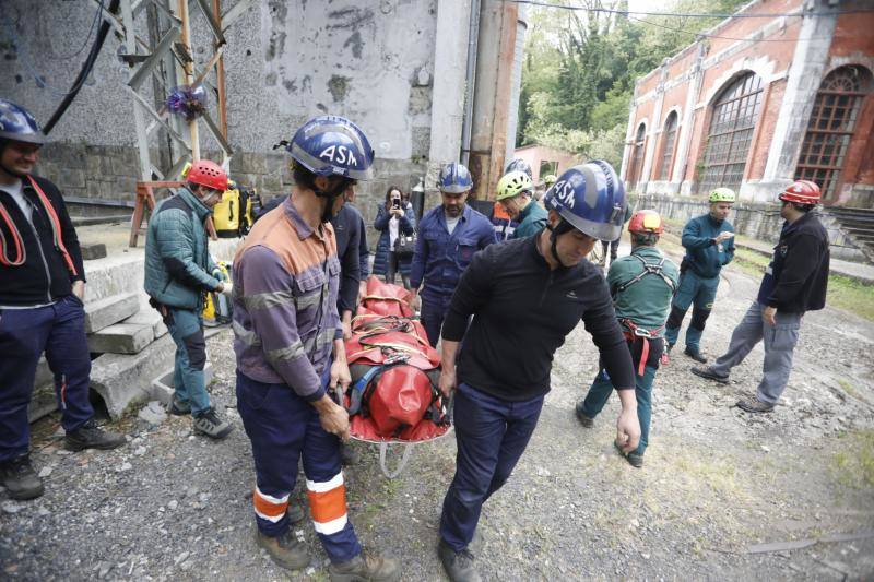 El pozo Fondón fue el escenario en el que veintinueve especialistas, diecisiete brigadistas de Salvamento Minero y doce agentes de la Guardia Civil compartieron durante tres días informaciónj y duro entrenamiento.