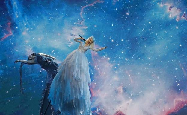 Actuación de Kate Miller-Heidke, representante de Astralia, una de las puestas en escena más llamativas.