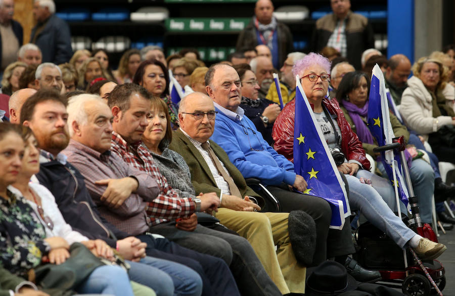 El candidato socialista al Parlamento Europeo ha ofrecido un mitin en el polideportivo de Pumarín, en Oviedo, donde ha insistido en l aimportancia de votar en las elecciones del 26 de mayo.