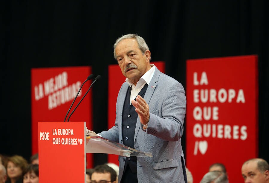 El candidato socialista al Parlamento Europeo ha ofrecido un mitin en el polideportivo de Pumarín, en Oviedo, donde ha insistido en l aimportancia de votar en las elecciones del 26 de mayo.