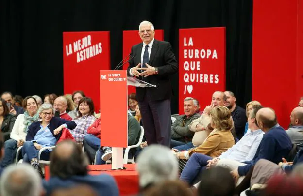 El ministro de Exteriores y candidato socialista al Parlamento Europeo, Josep Borrell, durante el mitin que ofreció en Oviedo. 