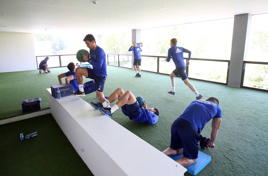 Los jugadores del Real Oviedo cambiaron este lunes El Requexón por las instalaciones del Balneario Las Caldas Villatermal