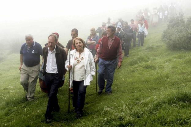 Aurelio Martín con Paz Fernández Felgueroso en la Peña de los Cuatro Jueces, durante su etapa como consejero.