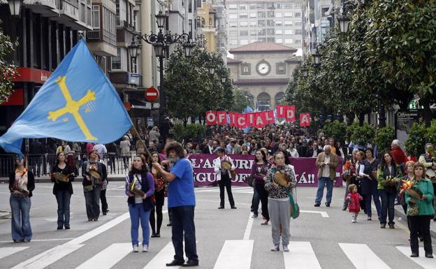 Manifestación por la oficialidad del Asturiano en Oviedo. 