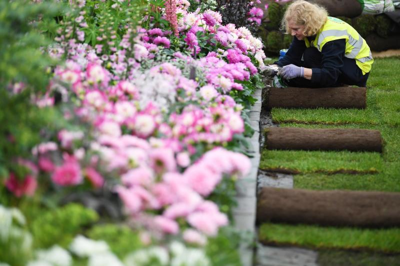 Ni la Reina de Inglaterra ha querido perderse el gran espectáculo del festival de flores y jardines más importante del mundo, que se celebra en la localidad británica de Chelsea. Impulsado en 1913 por la Real Sociedad de Horticultura, cuenta con más de 500 expositores y cada año supera los 160.000 visitantes. 