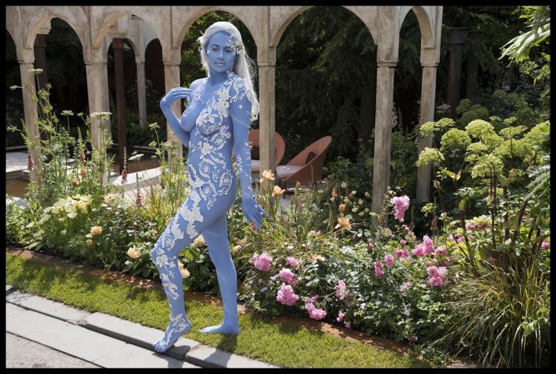 Ni la Reina de Inglaterra ha querido perderse el gran espectáculo del festival de flores y jardines más importante del mundo, que se celebra en la localidad británica de Chelsea. Impulsado en 1913 por la Real Sociedad de Horticultura, cuenta con más de 500 expositores y cada año supera los 160.000 visitantes. 