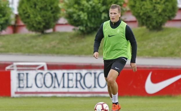 Foto de archivo de Robin Lod durante el entrenamiento