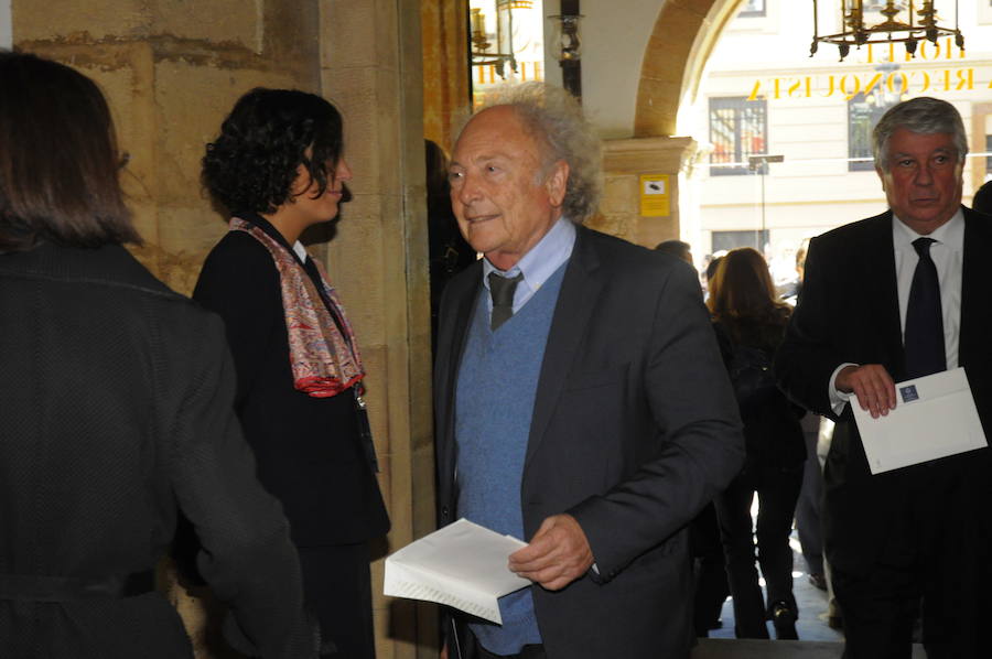 El escritor y periodista formó parte del jurado de los premios durante muchos años. Un compromiso que le vinculó estrechamente con la región a la que acudía con frecuencia. 