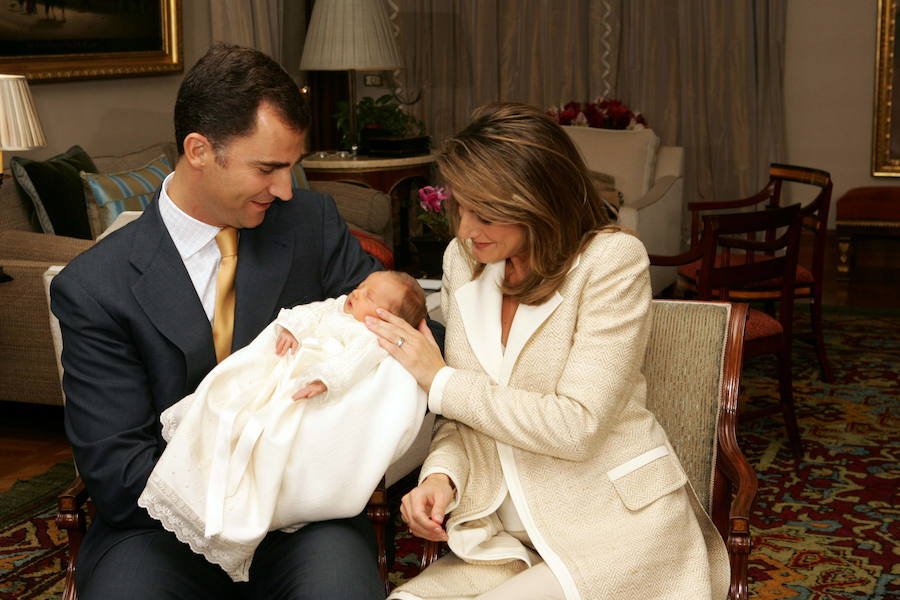 Felipe VI y Doña Letizia celebran su quince aniversario desde que se dieran el 'sí quiero' en La Almudena.