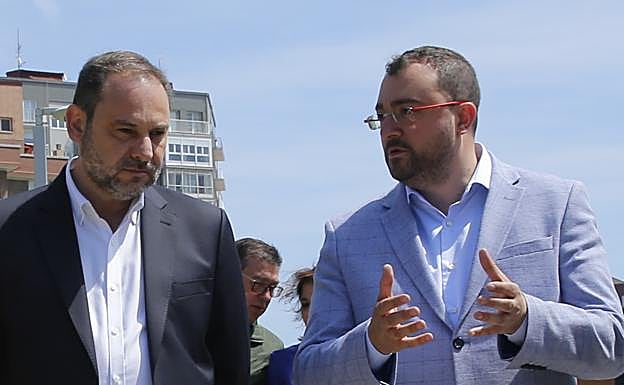 Ábalos, sobre el plan de vías: «En diez meses hemos solucionado lo que no se solucionó en 17 años»