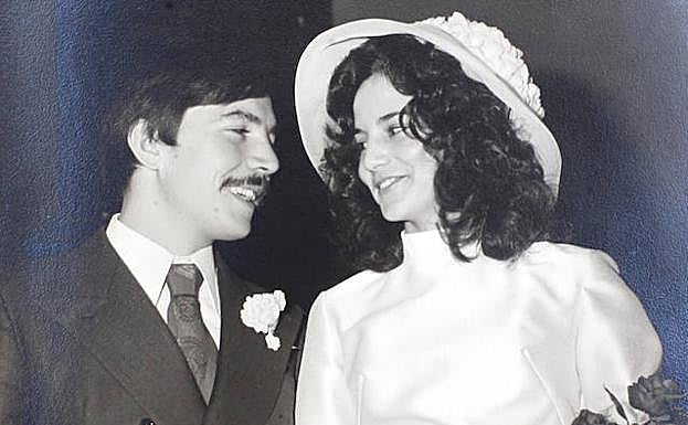 El día de la boda. Una imagen del día de su enlace con Azucena Álvarez.