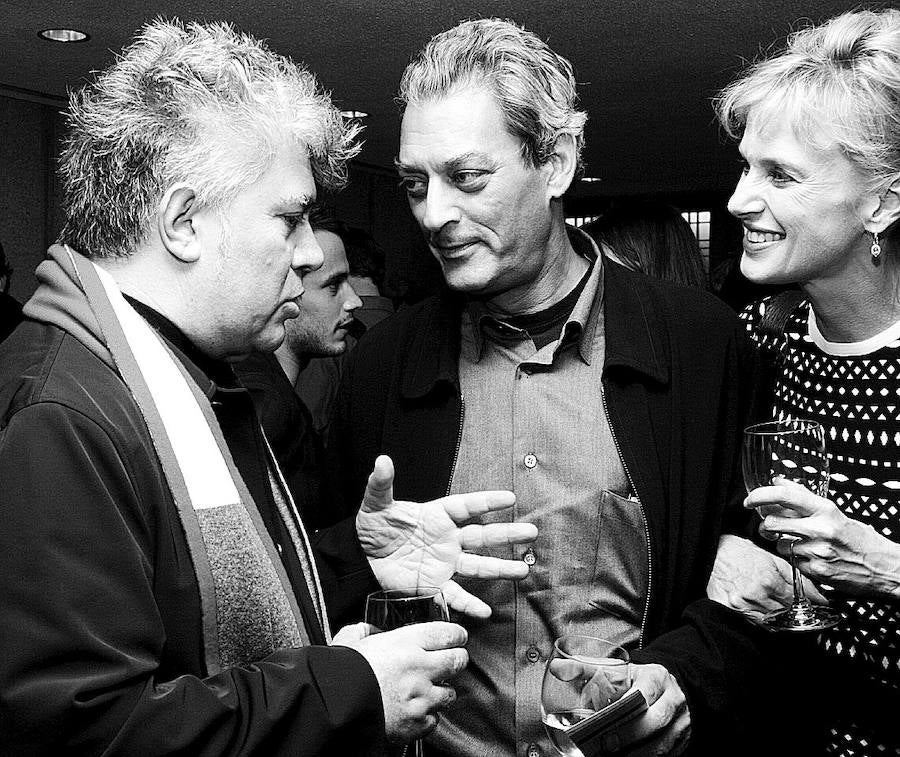 Siri Hustvedt con su marido Paul Auster y Pedro Almodóvar