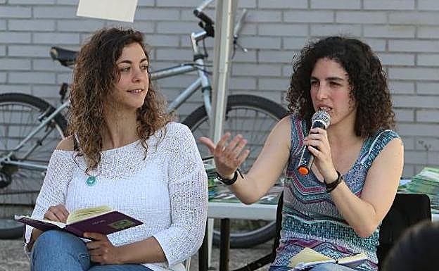 Tania González y Llarina González, en la Carriona. :: O. A.
