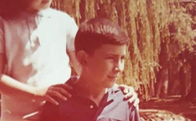 Infancia. Con unos diez años, en el parque de Isabel la Católica.