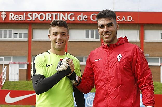 Nacho Méndez, con Dani Martín, ayer, en Mareo. 