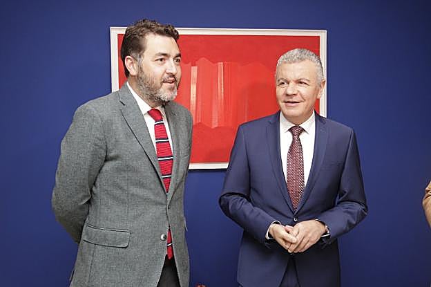 Jonás Fernández y Belarmino Feito, ayer en la sede de la Federación Asturiana de Empresarios (Fade). 