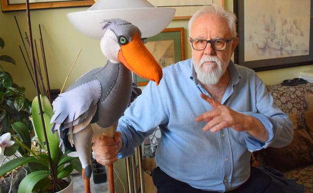 Gonzalo Suárez, en su casa de Madrid. 