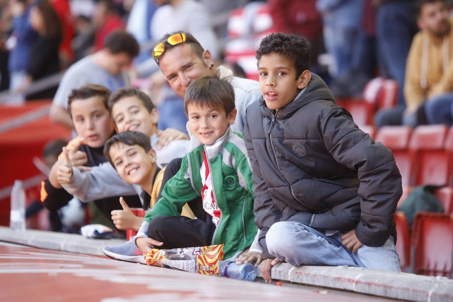 Fotos: ¿Estuviste en el Sporting - Albacete? ¡Búscate!