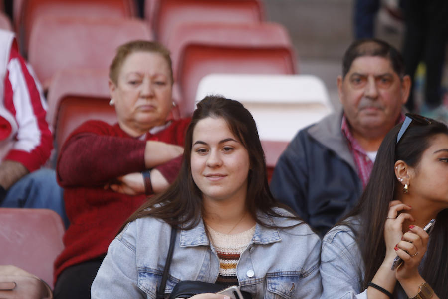 Fotos: ¿Estuviste en el Sporting - Albacete? ¡Búscate!