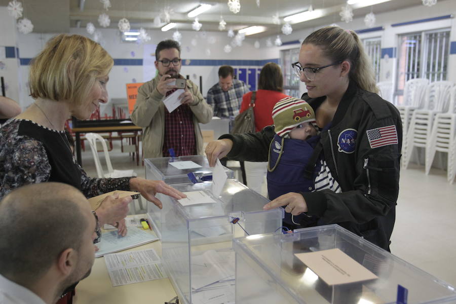 973.736 asturianos están llamados a ir a las urnas | En el Principado, siete partidos se disputan 45 escaños en la Junta General más plural de la democracia