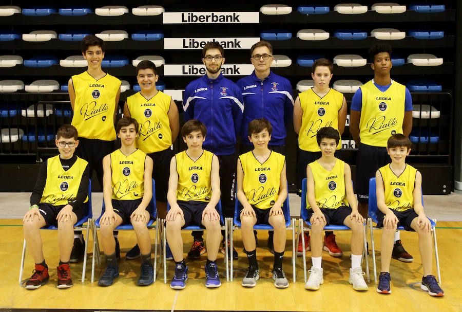Colegio Loyola Infantil masculino. Entrenadores: Ramón y Guillermo. Jugadores: Álex, Rodrigo, Alberto, Víctor, Dani, Guillermo, Sergio, David, Diego y Beltrán.
