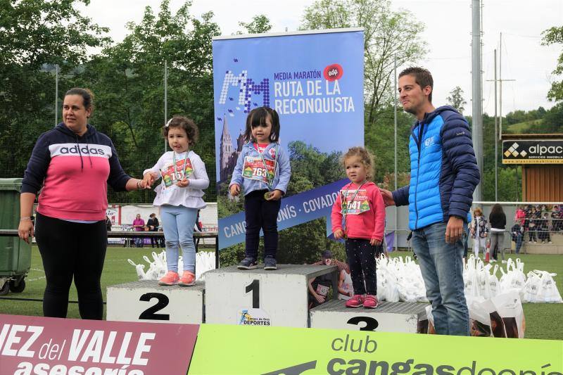 Decenas escolares de entre 0 y 5 años de Cangas, Arriondas, Ribadesella, Cabrales y Onís han participado en el Cross Infantil de Cangas de Onís, celebrado en el campo municipal de fútbol 'Manolo Chaso'.