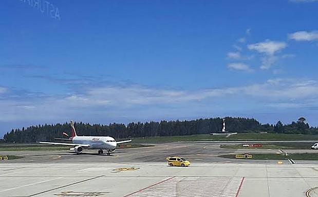 La Unión de Consumidores (UCE) denuncia a Iberia ante Seguridad Aérea por las averías de los flaps en los vuelos a Asturias