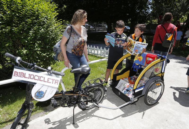 El centro celebró las jornadas BiciFusión en la que se presentó una bicicleta adaptada creada por los niños en BiciLab. Con un sidecar, permite llevar a personas con movilidad reducida. 