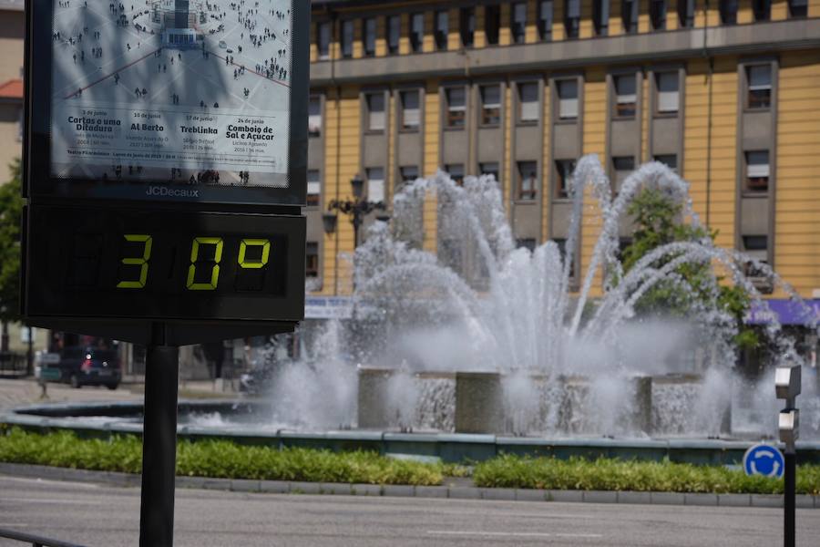 Las temperaturas siguen subiendo en la región en uno de los días de más calor de 2019, por lo que las playas y parques permanecen este sábado abarrotados.