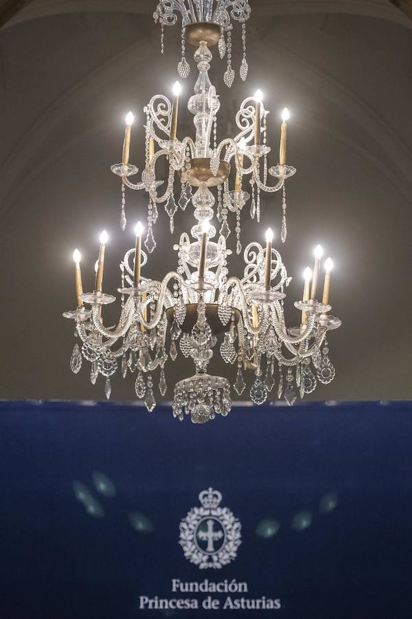 El emblemático establecimiento exhibe pinturas, muebles y tapices cuyo valor ronda los dos millones de euros.