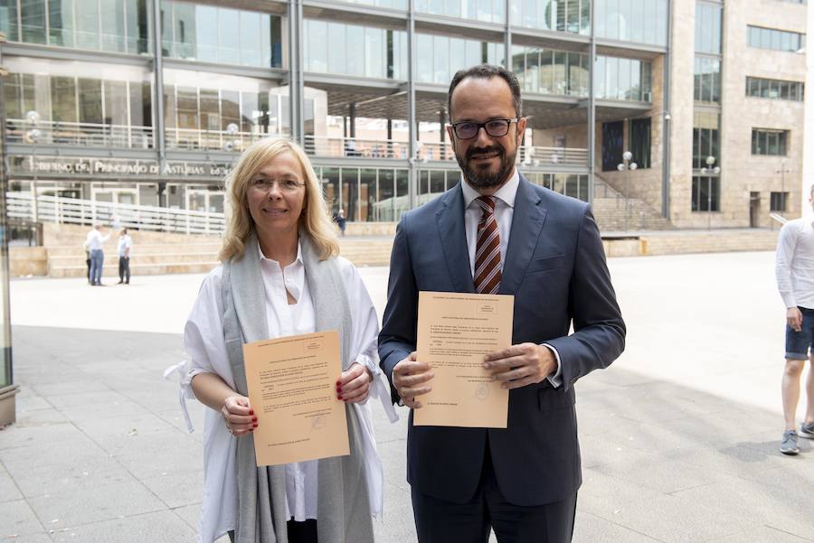 Los dos diputados de Vox: Sara Álvrez e Ignacio Blanco.